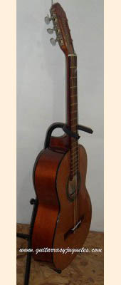 guitarra de Paracho de cedro con pinabete modelo MDCE sin curva vista lateral